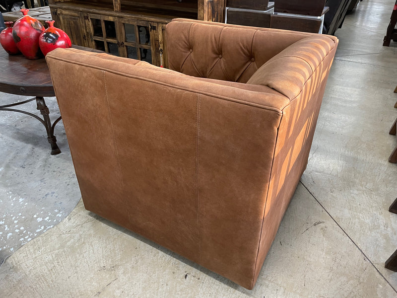 Leather swivel accent chair with tufted upholstery, model 7773L42 by Mayo Furniture, featuring a modern design and comfortable armrests.
