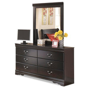 Ashley Furniture Huey Vineyard bedroom set featuring a bed, nightstands, and dresser in a classic vineyard-inspired design.
