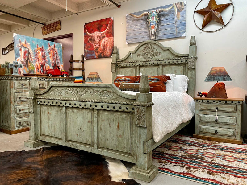 RECLAIMED WOOD Old World King Size Bedroom Set - 10 Drawer Dresser