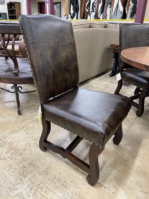 Hinges 151707 York Leather Chair Clearance Deal